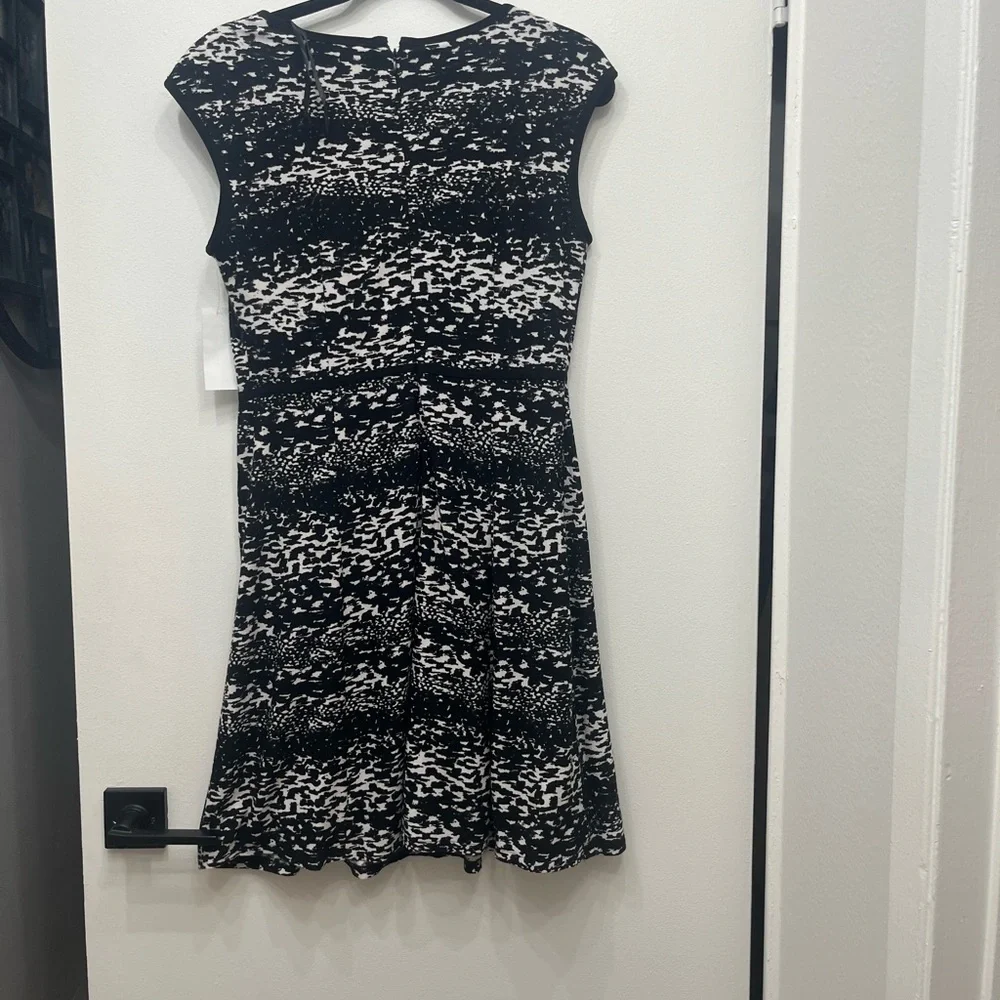 NWT Studio I Black and White Abstract Mini Dress 8P - Picture 6 of 7